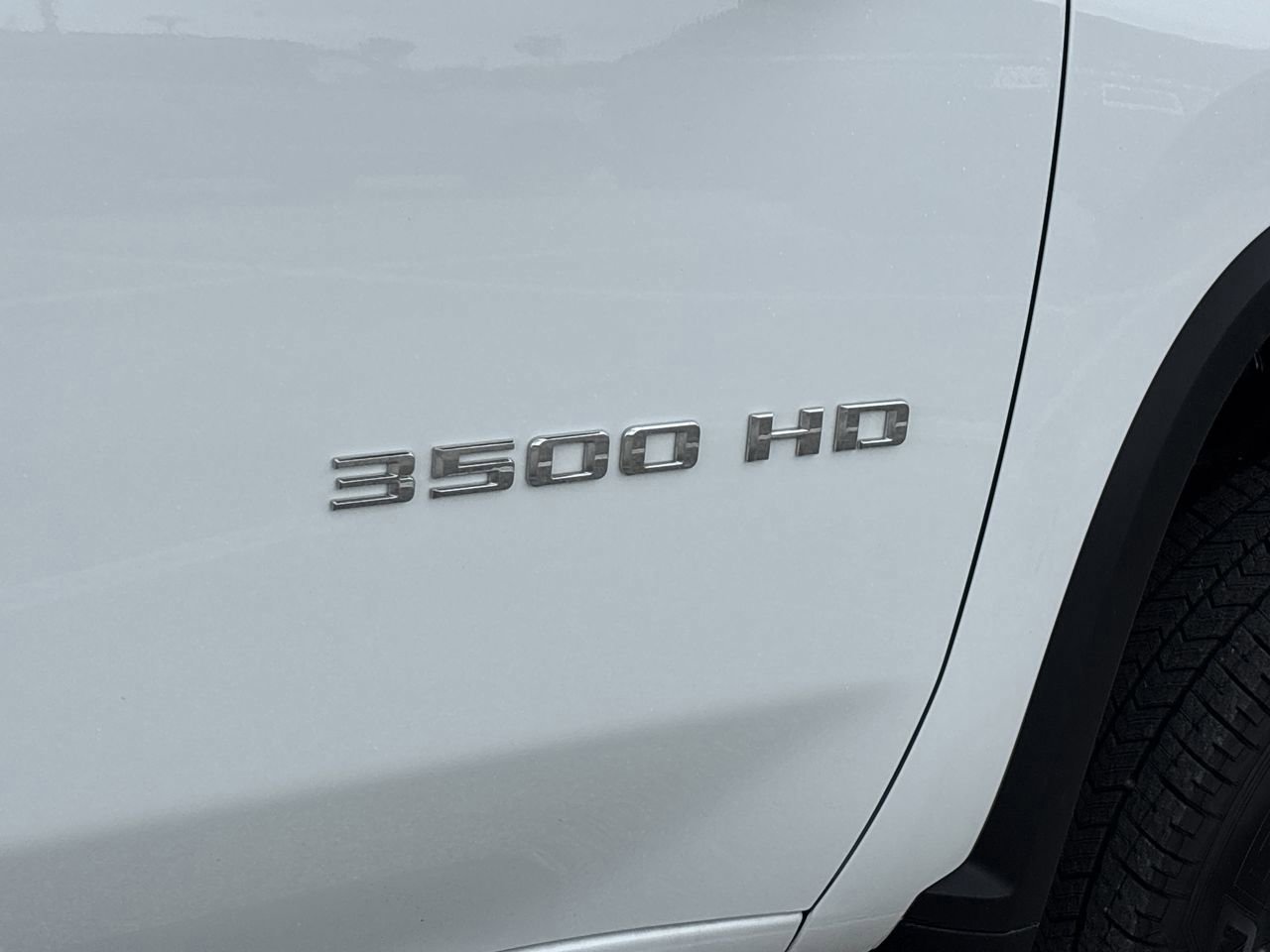 Used 2025 Chevrolet Silverado 3500 LT image 8