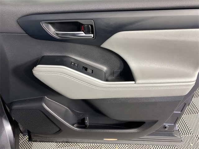 Used 2024 Toyota Highlander XLE image 28