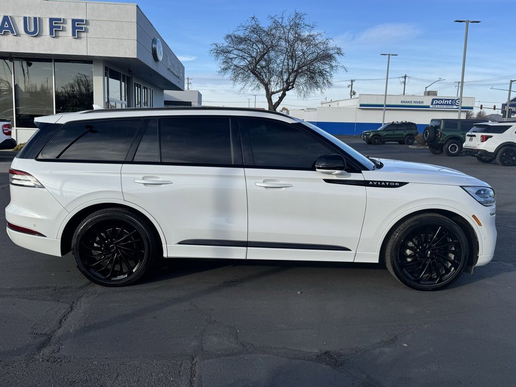 Used 2023 Lincoln Aviator Reserve w/ Equipment Group 201A image 2
