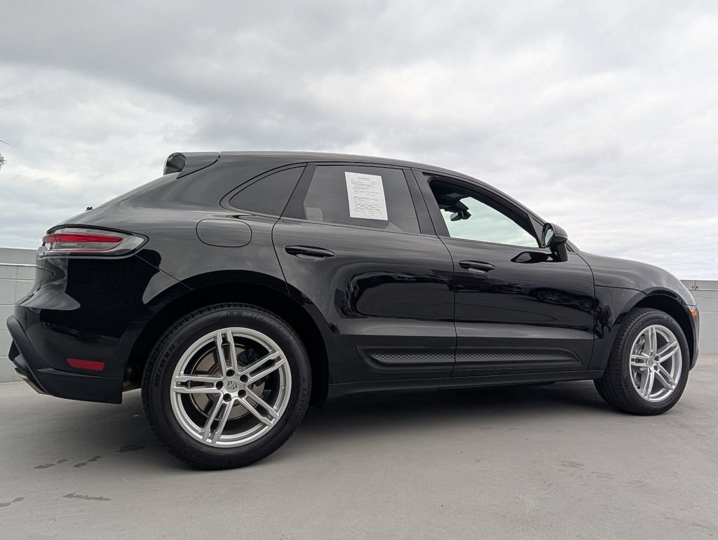 Certified 2025 Porsche Macan AWD/4WD image 24