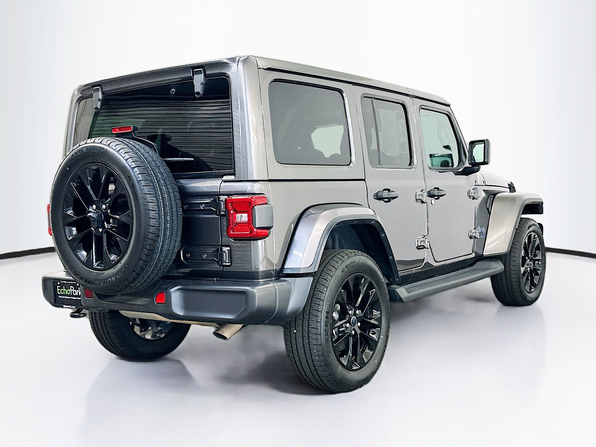 Used 2025 Jeep Wrangler Sahara image 9