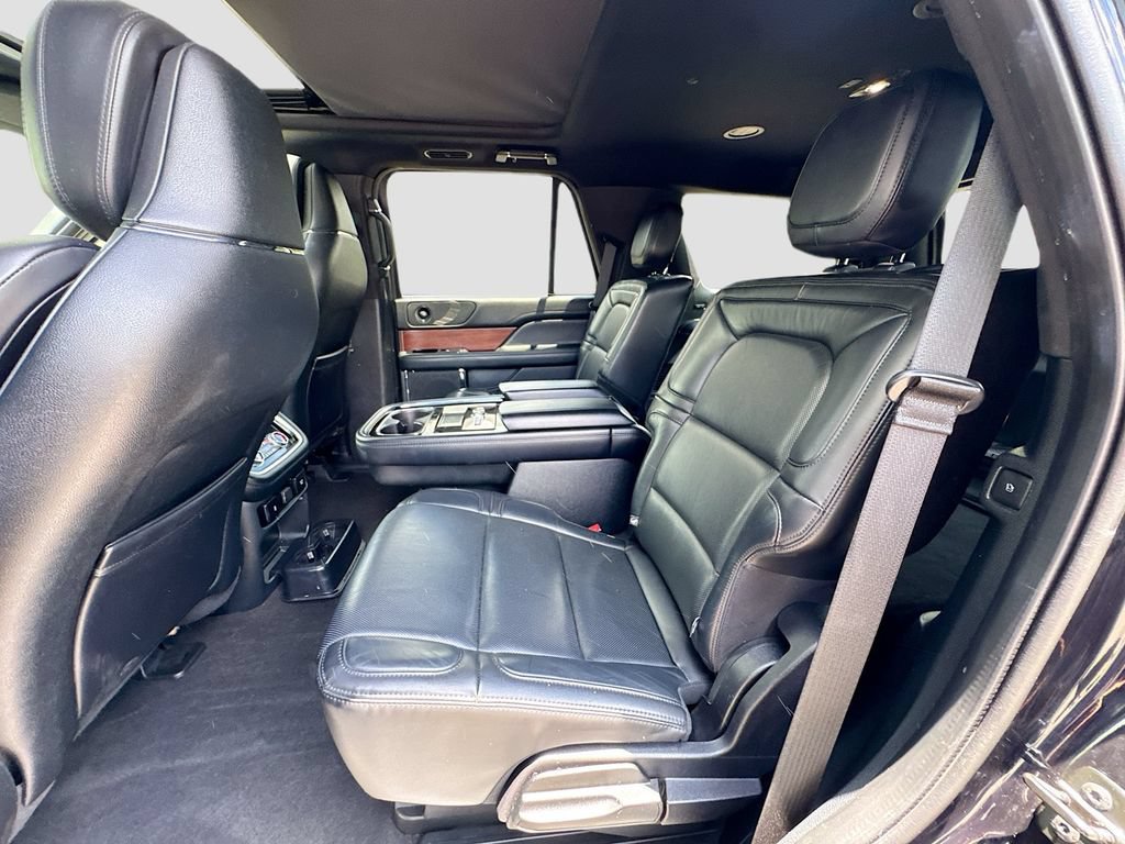 Used 2021 Lincoln Navigator Reserve AWD/4WD image 27