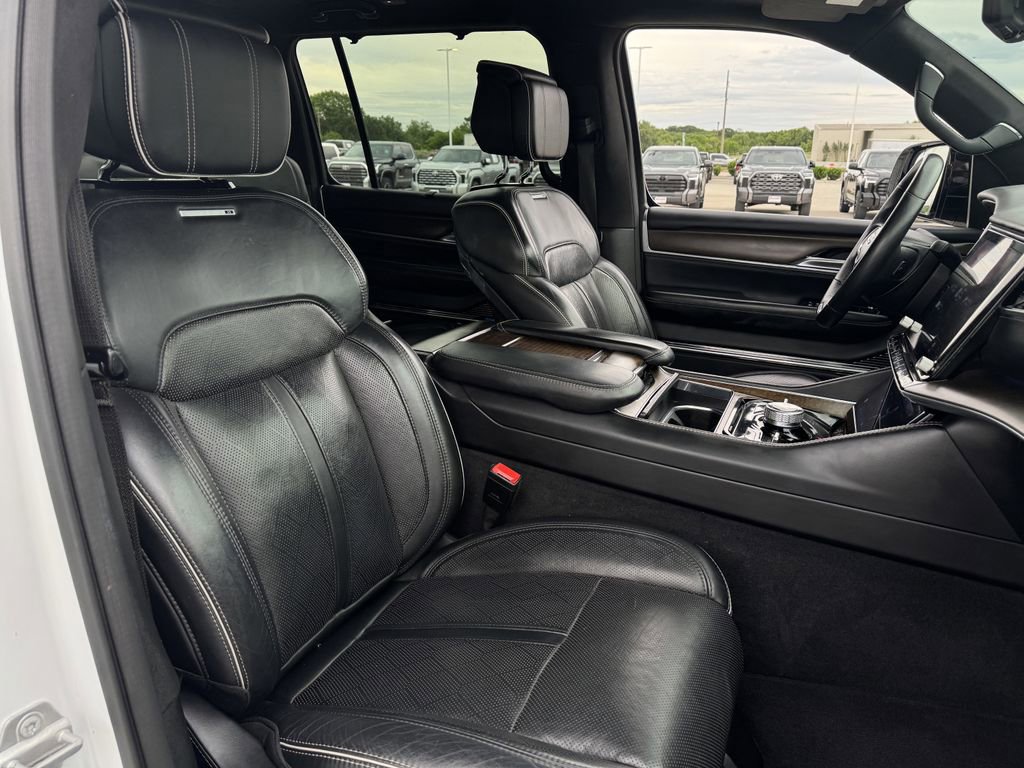 Used 2023 Jeep Grand Wagoneer Series II AWD/4WD image 27