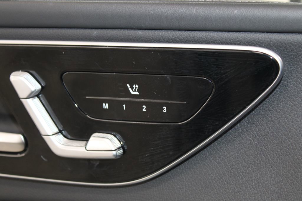 Used 2024 Mercedes-Benz GLC 300 4MATIC image 38