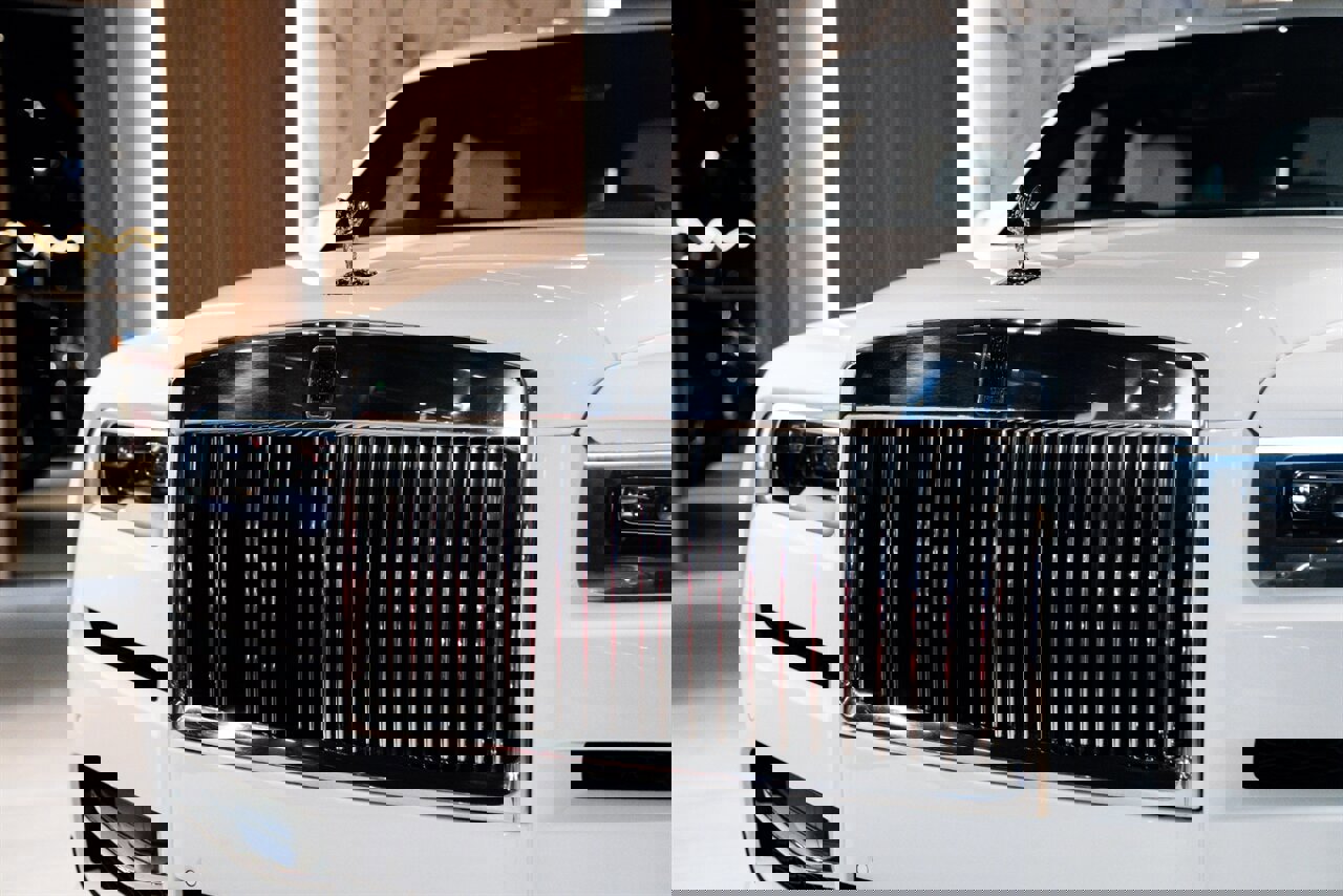 Used 2023 Rolls-Royce Cullinan w/ Cullinan Package image 33