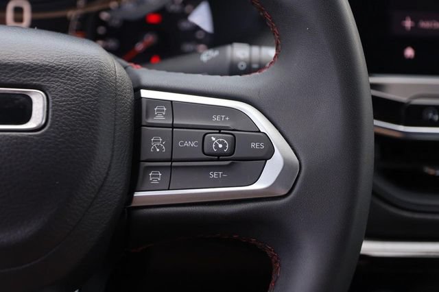 Used 2024 Jeep Compass Trailhawk AWD/4WD image 12