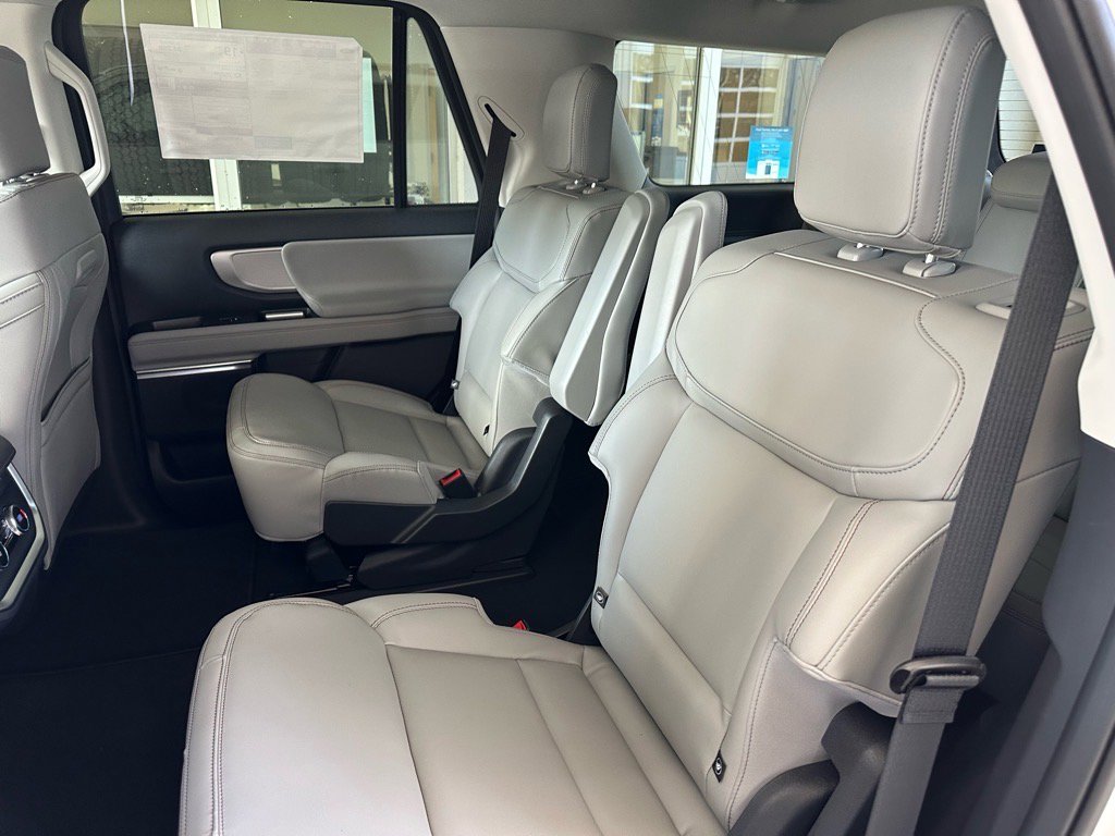 New 2025 Ford Expedition Active image 26