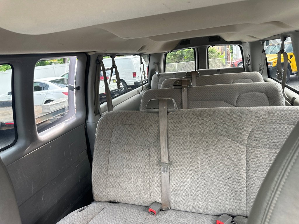 Used 2015 Chevrolet Express 3500 LS image 36