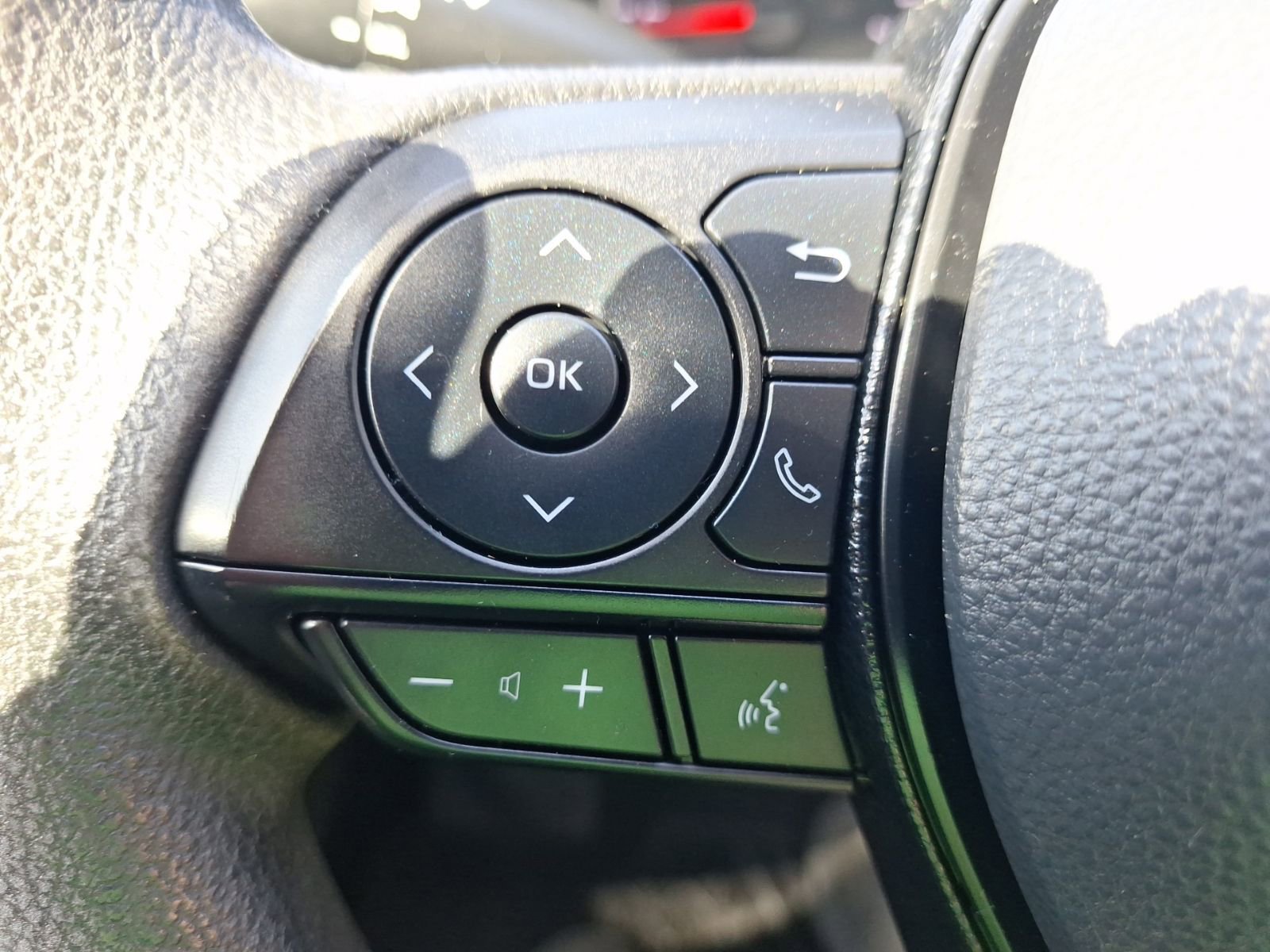 Used 2020 Toyota RAV4 LE image 22