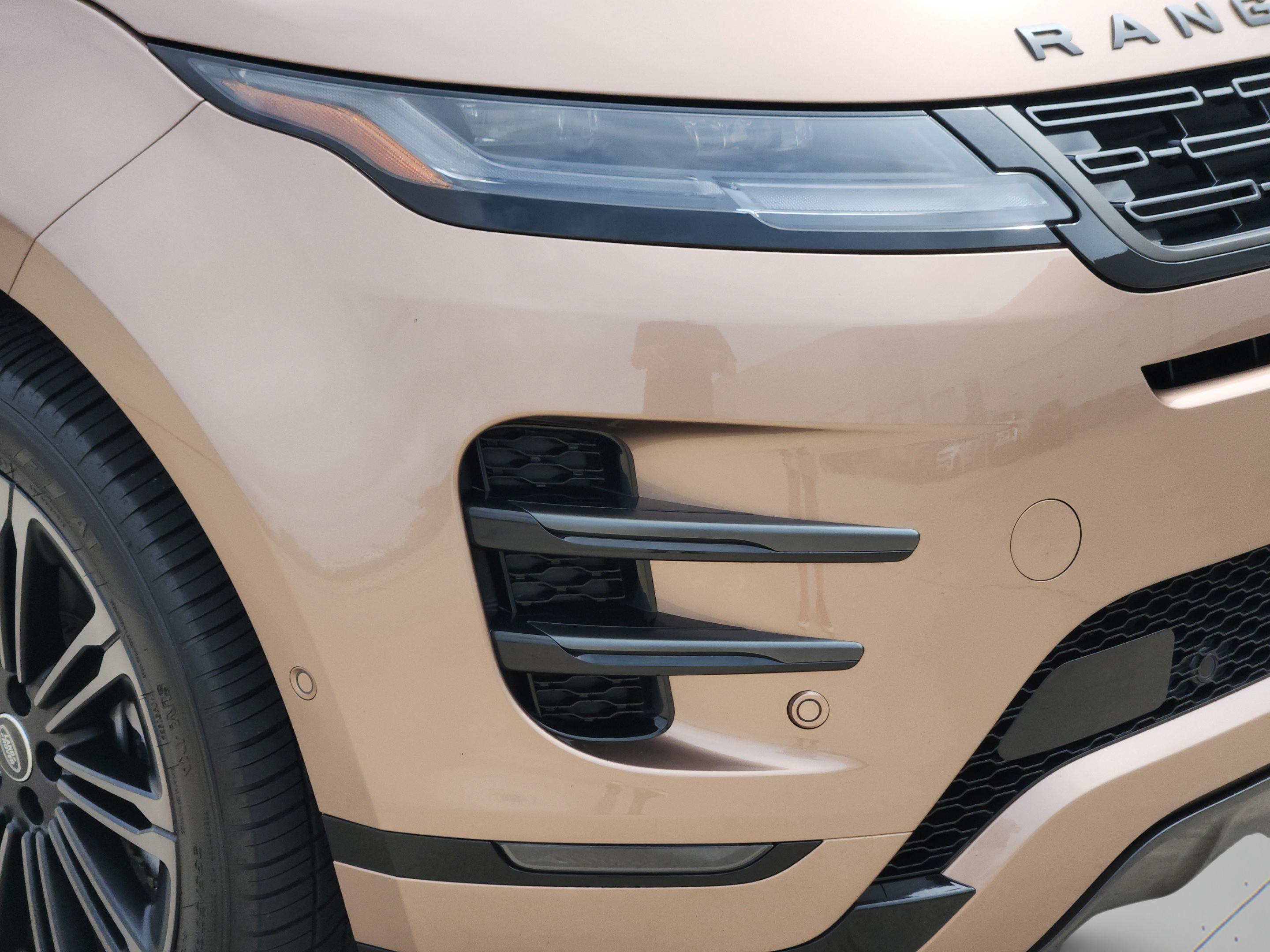 Certified 2026 Land Rover Range Rover Evoque Dynamic SE AWD/4WD image 8