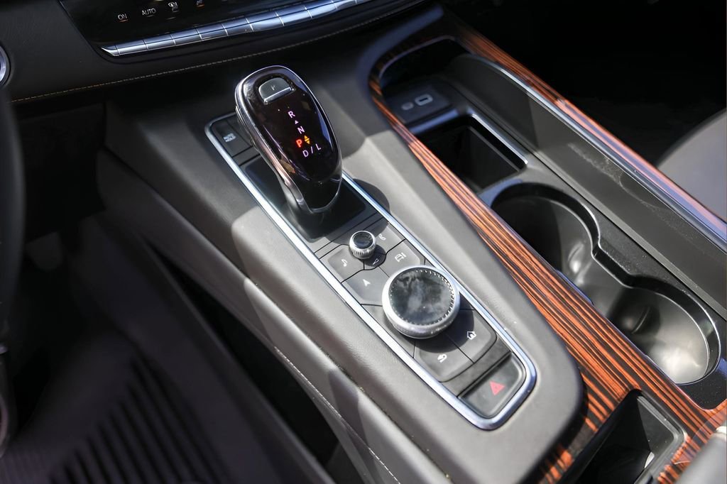 Used 2024 Cadillac Escalade ESV Premium Luxury w/ Performance Package image 21