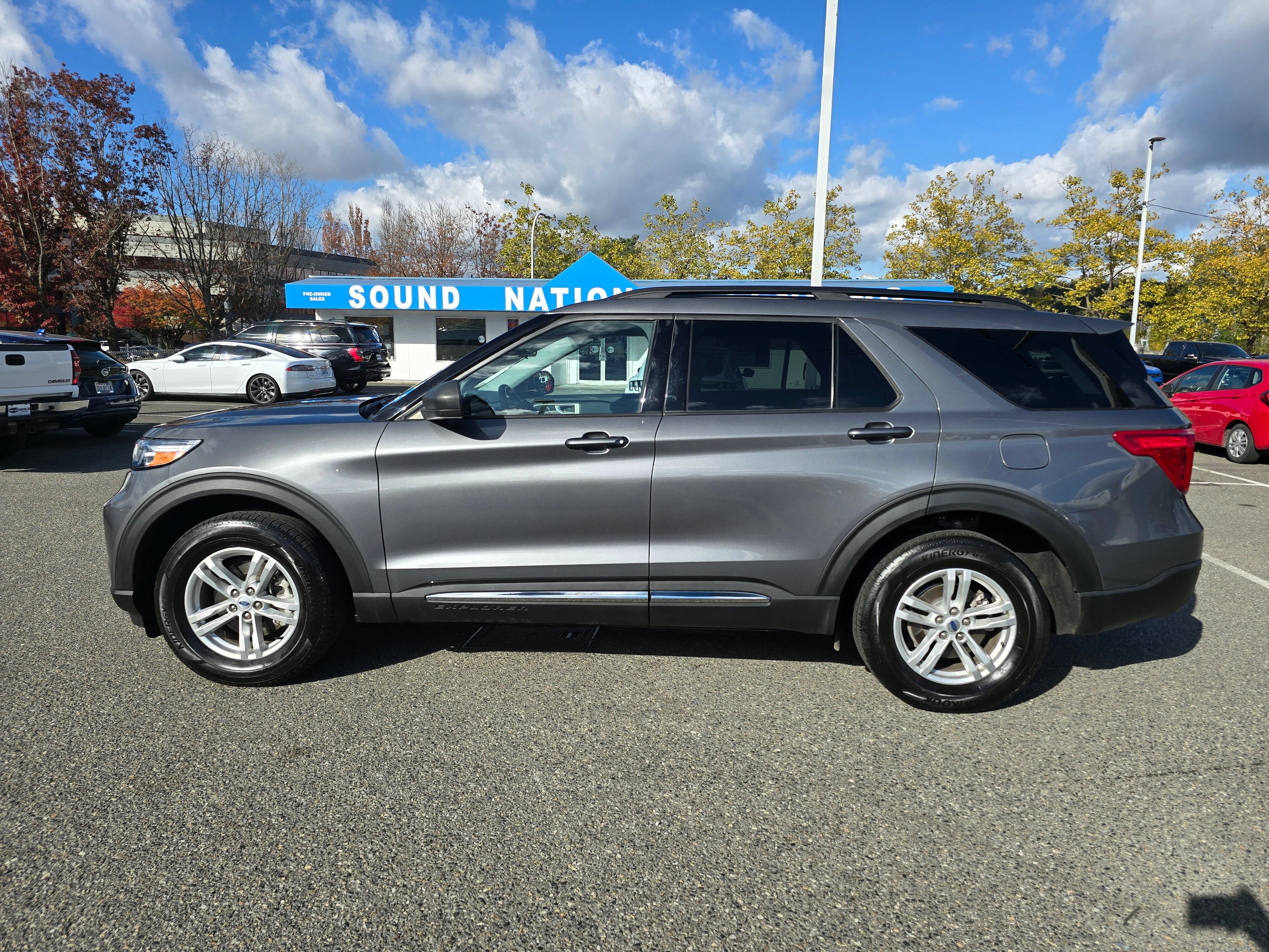 Certified 2024 Ford Explorer XLT w/ Equipment Group 202A AWD/4WD image 2