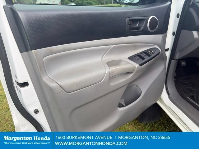Used 2015 Toyota Tacoma PreRunner w/ SR5 Package RWD image 13
