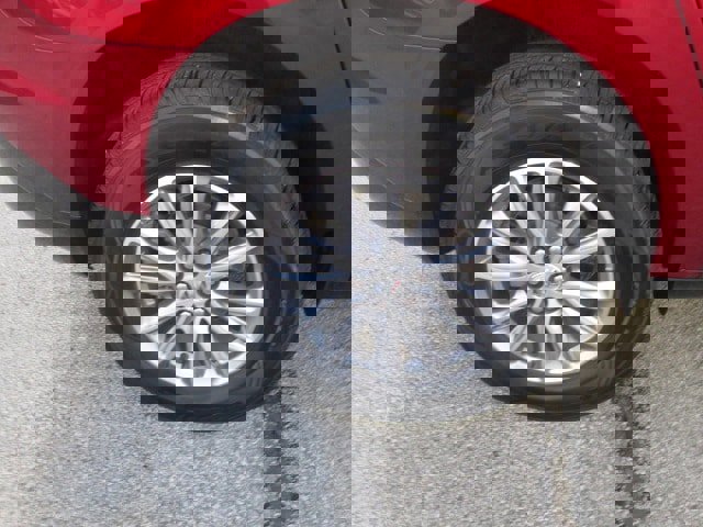 Used 2023 Buick Enclave Essence image 9