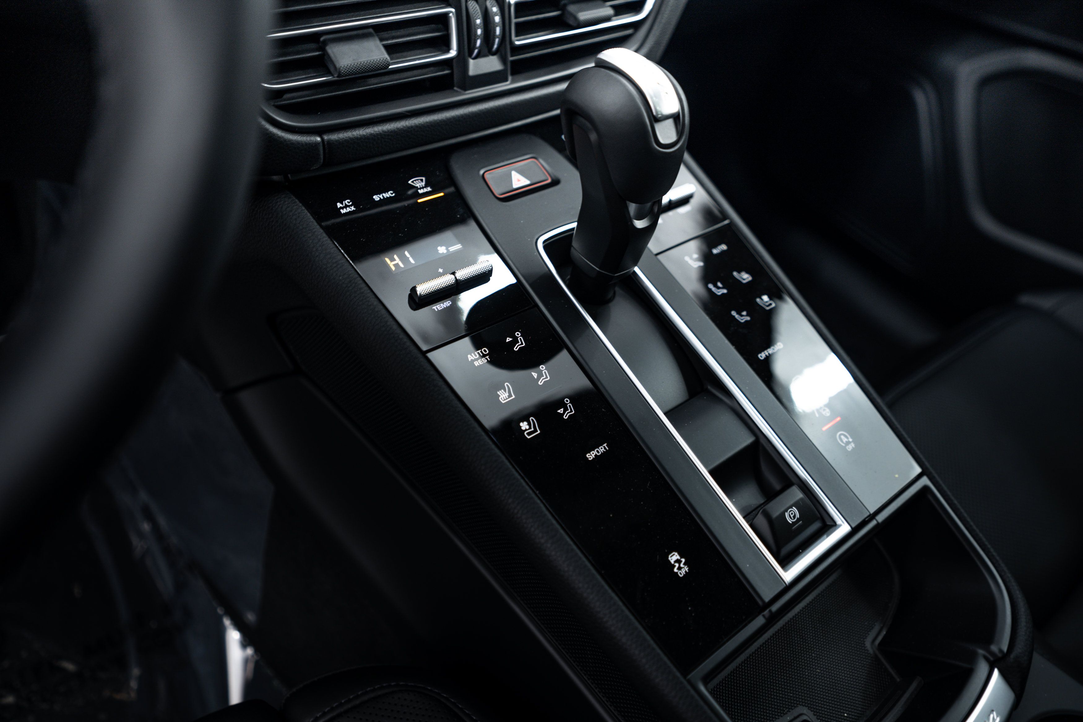 Certified 2026 Porsche Macan AWD/4WD image 13