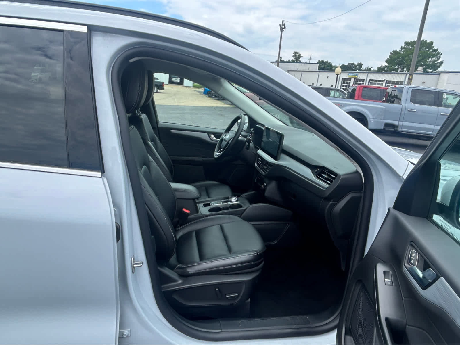 Used 2025 Ford Escape Platinum AWD/4WD image 14