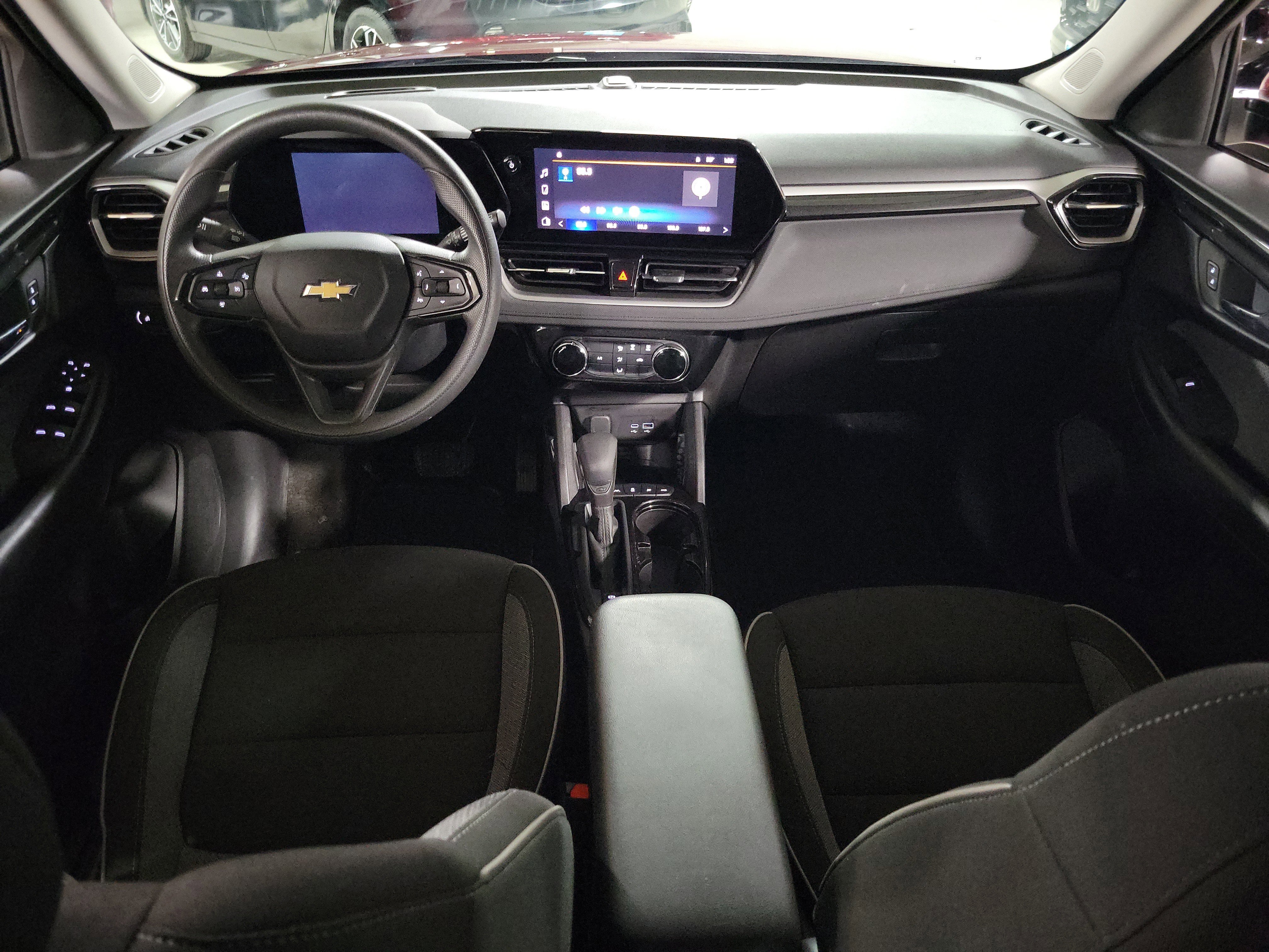 Used 2025 Chevrolet TrailBlazer LT AWD/4WD image 13