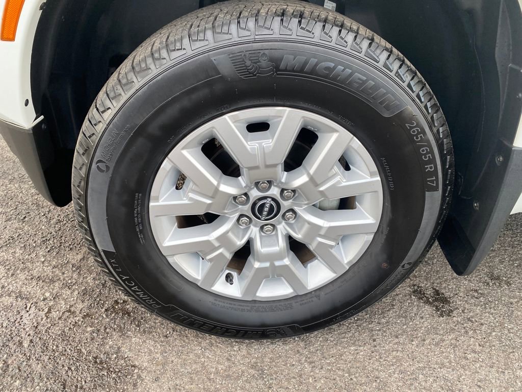 Used 2024 Nissan Frontier SV w/ SV Convenience Package image 9