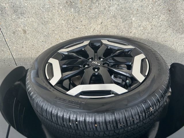 Used 2025 Kia Telluride EX w/ EX Captain's Chair Package FWD image 35