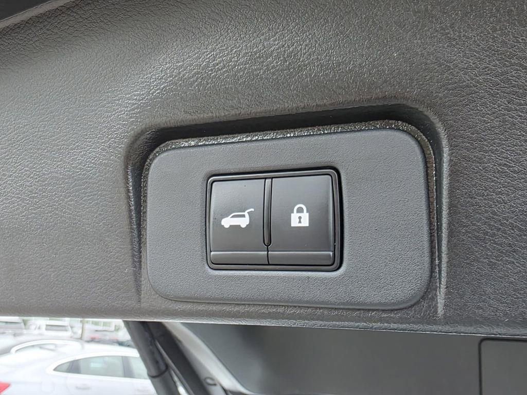 Used 2024 Nissan Rogue SV FWD image 15