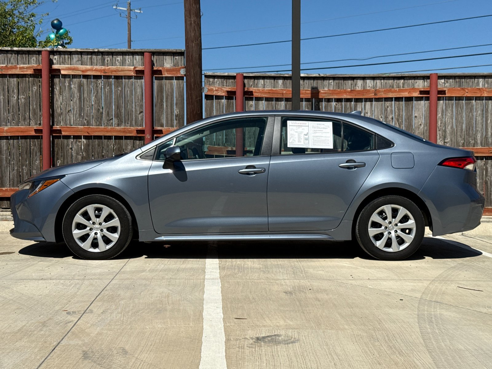 Used 2025 Toyota Corolla LE FWD image 2
