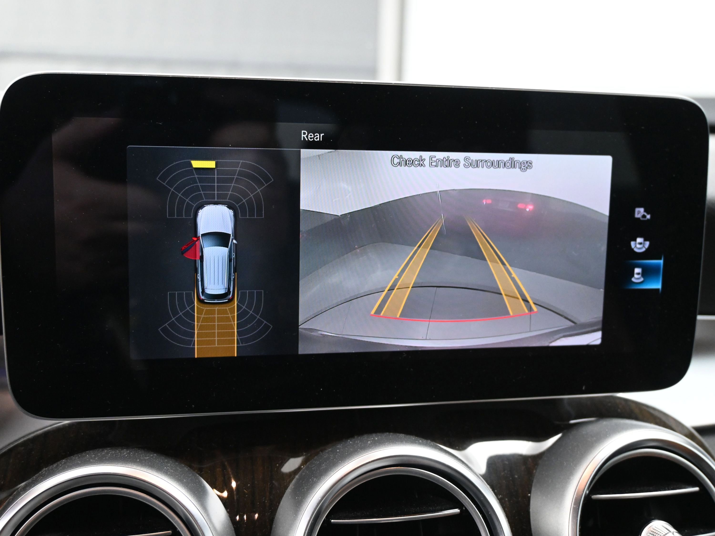 Used 2021 Mercedes-Benz GLC 300 4MATIC image 13