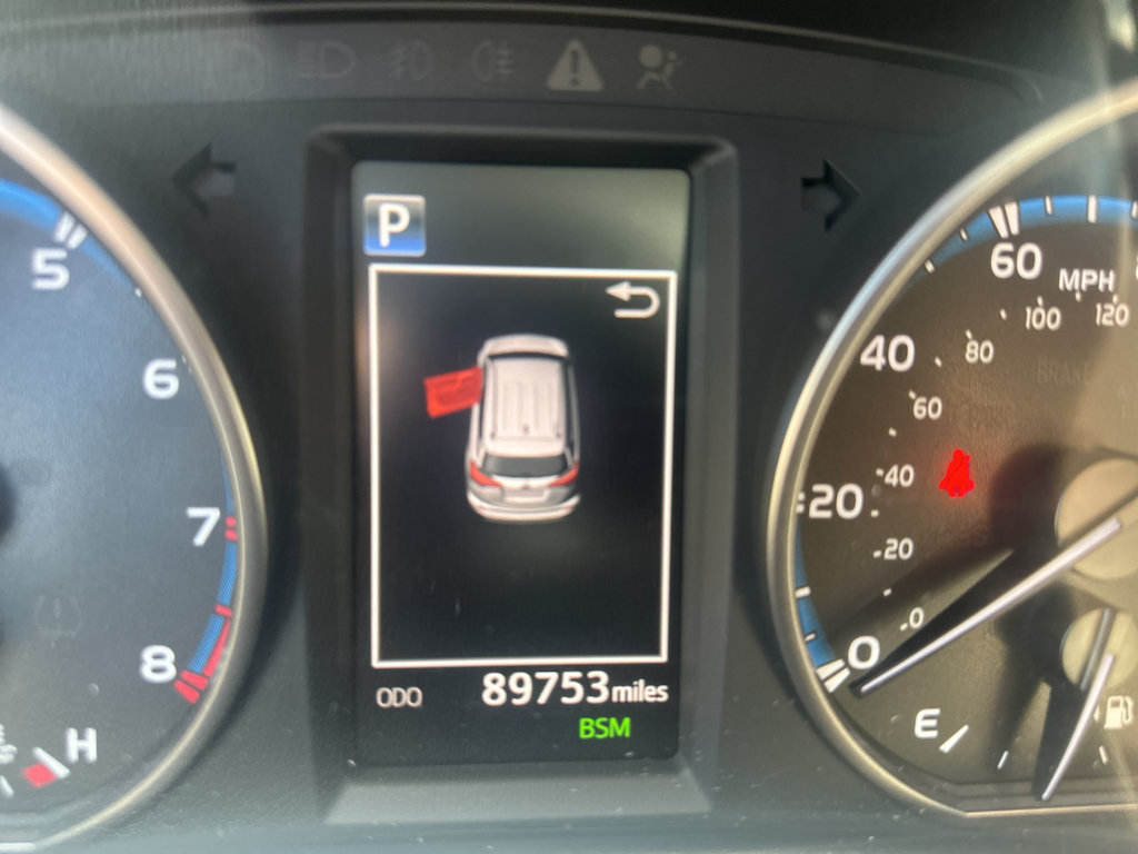 Used 2018 Toyota RAV4 XLE AWD/4WD image 9