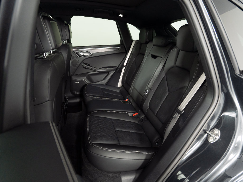 Certified 2023 Porsche Macan GTS AWD/4WD image 40