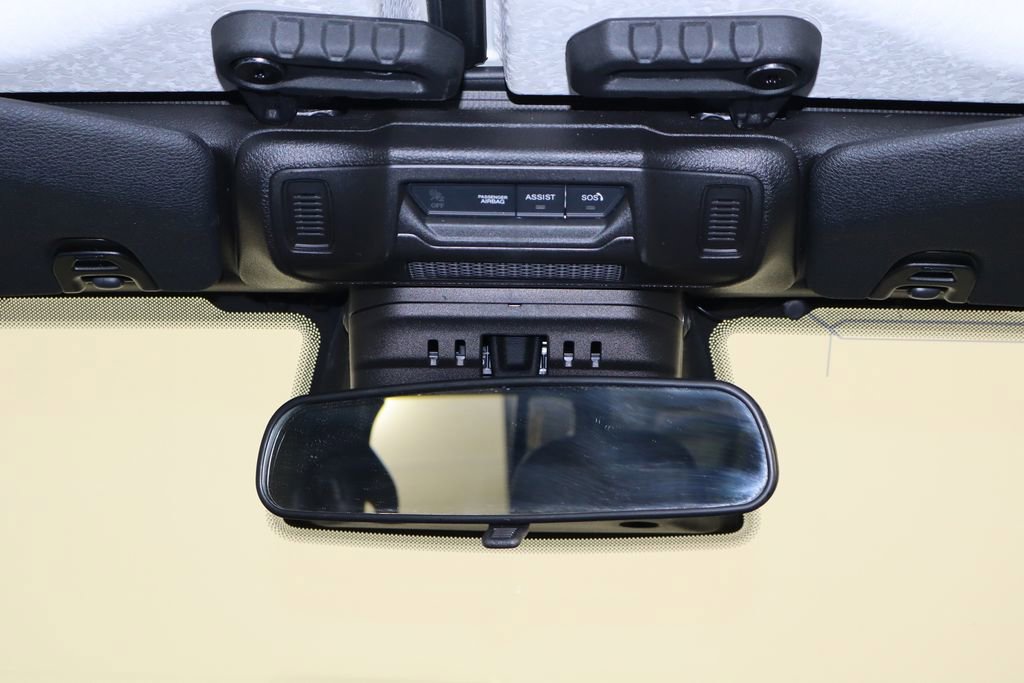 Used 2025 Jeep Wrangler Unlimited Sahara image 24