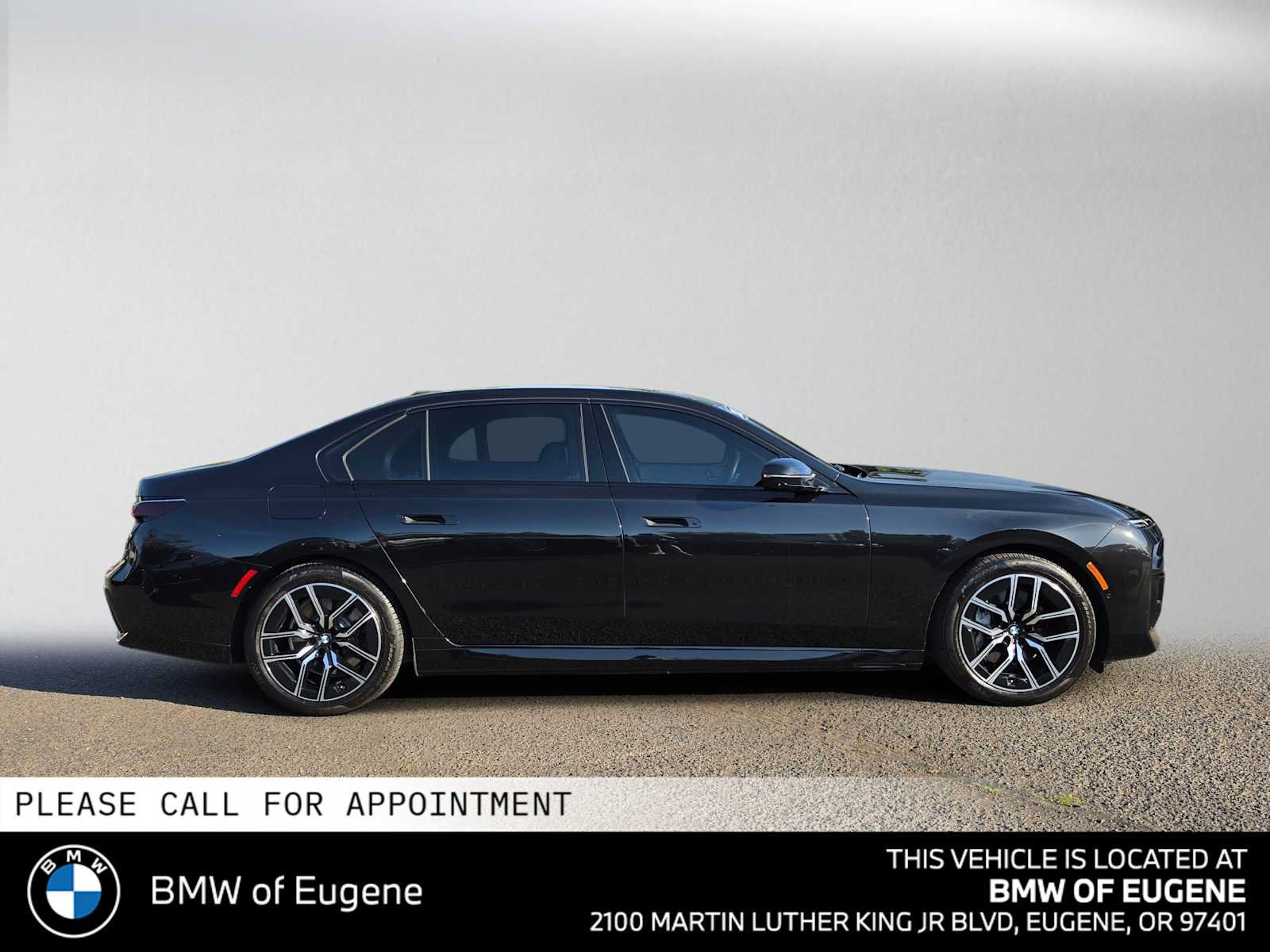 Used 2025 BMW i7 eDrive50 w/ M Sport Package RWD image 2