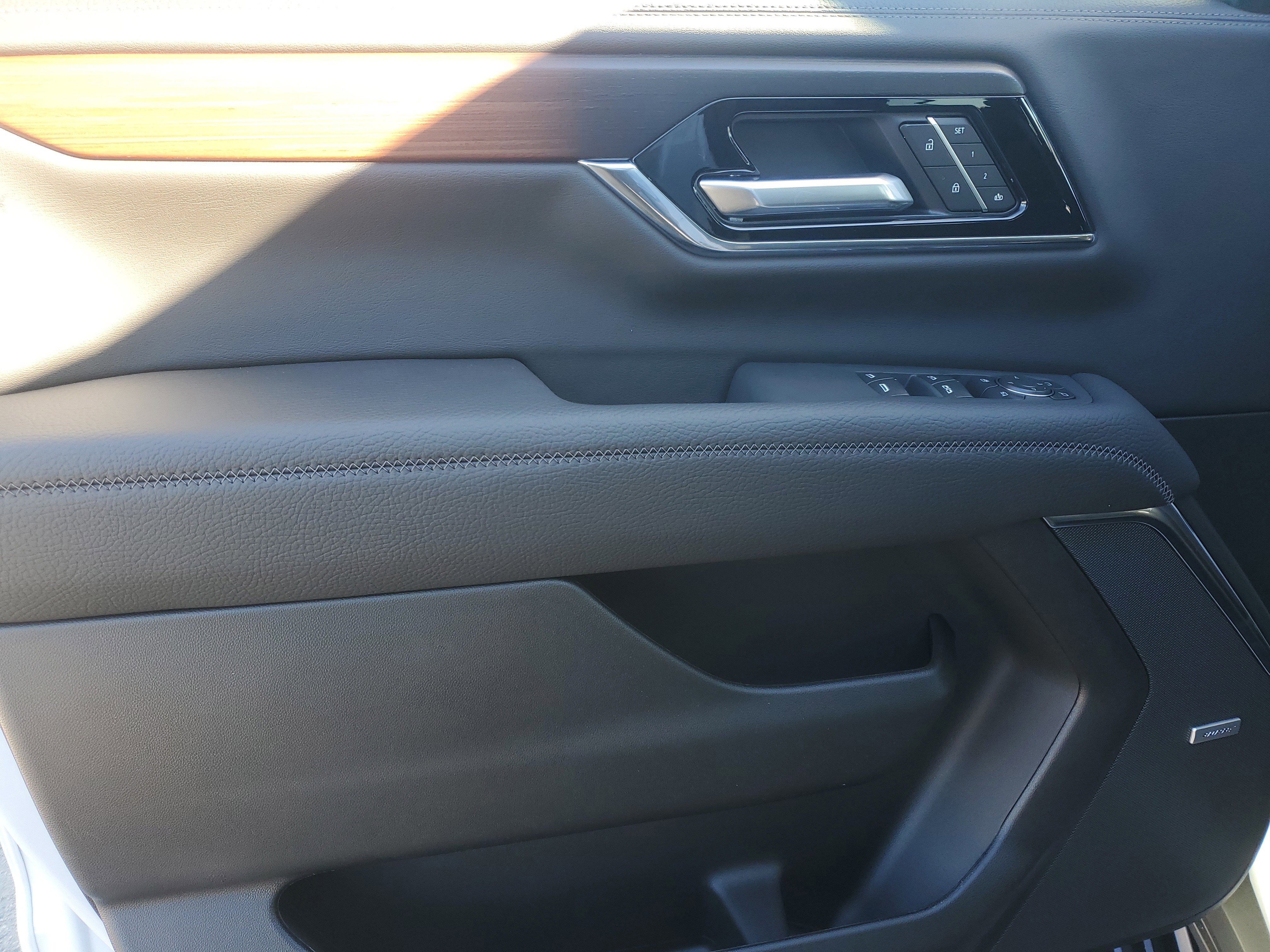 New 2026 GMC Yukon Denali w/ Sun & Power Step Package image 19