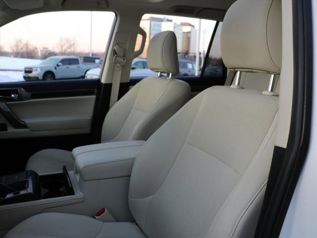 Used 2023 Lexus GX 460 Premium w/ Accessory Package image 20