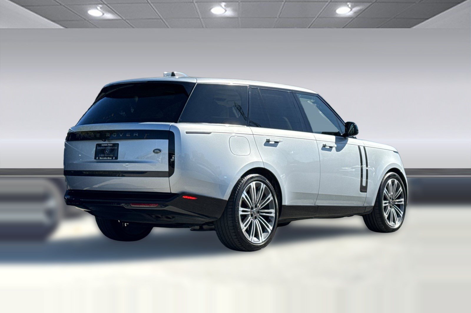 Used 2023 Land Rover Range Rover Autobiography AWD/4WD image 9