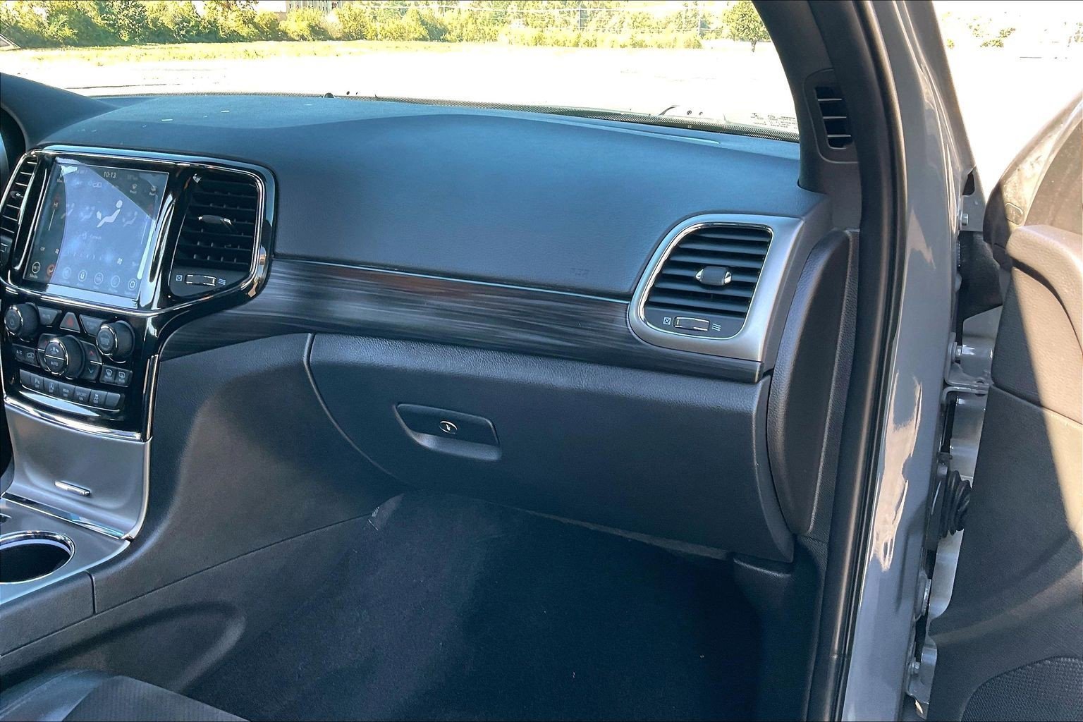 Used 2021 Jeep Grand Cherokee Laredo X image 14