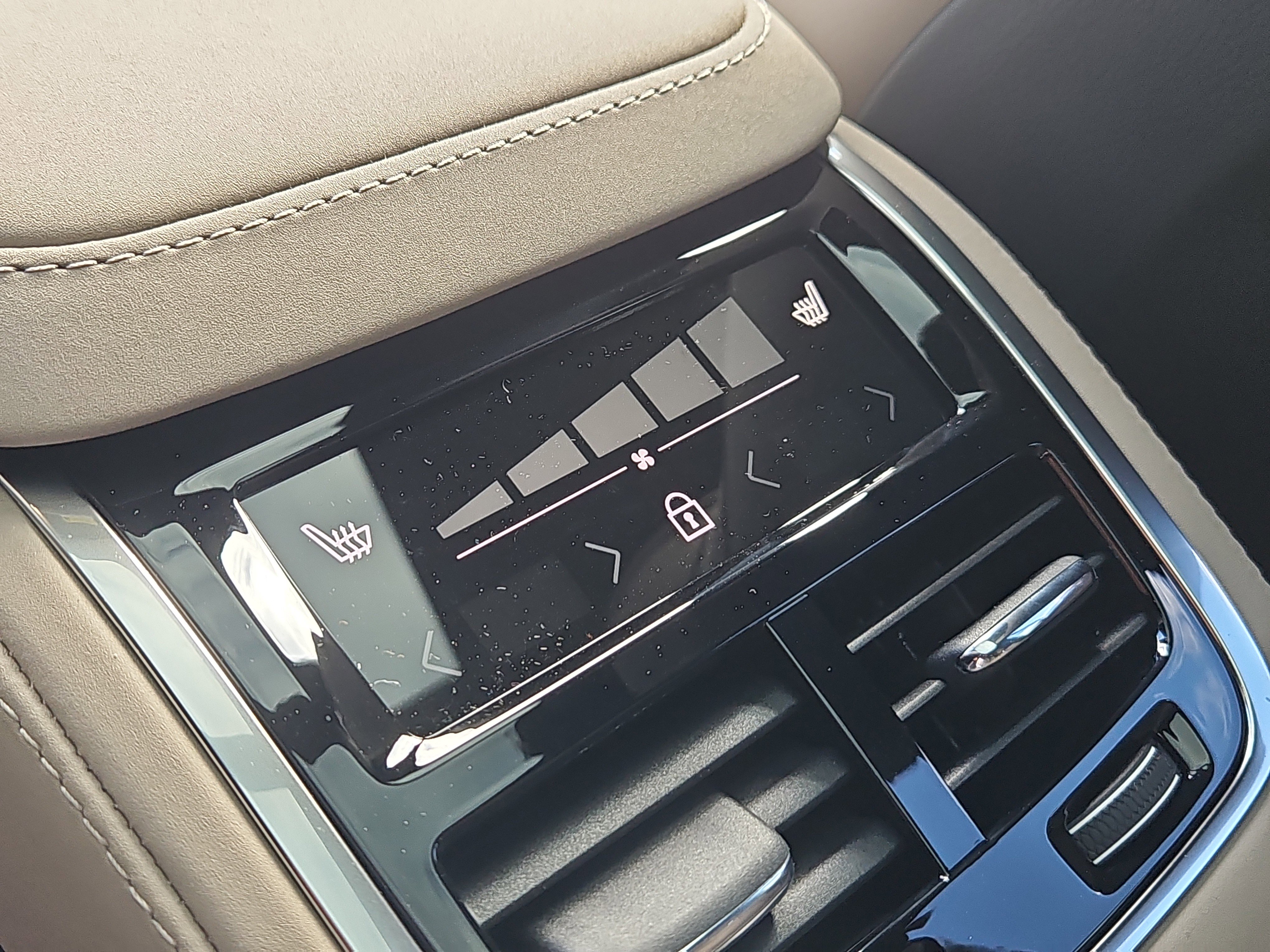 New 2026 Volvo XC90 B6 Plus w/ Protection Package Premier image 13