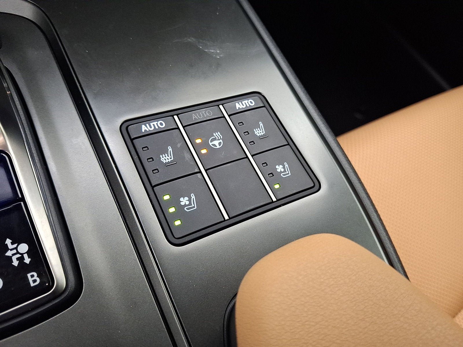 Used 2025 Lexus UX 300h AWD w/ Cold Area Package image 11