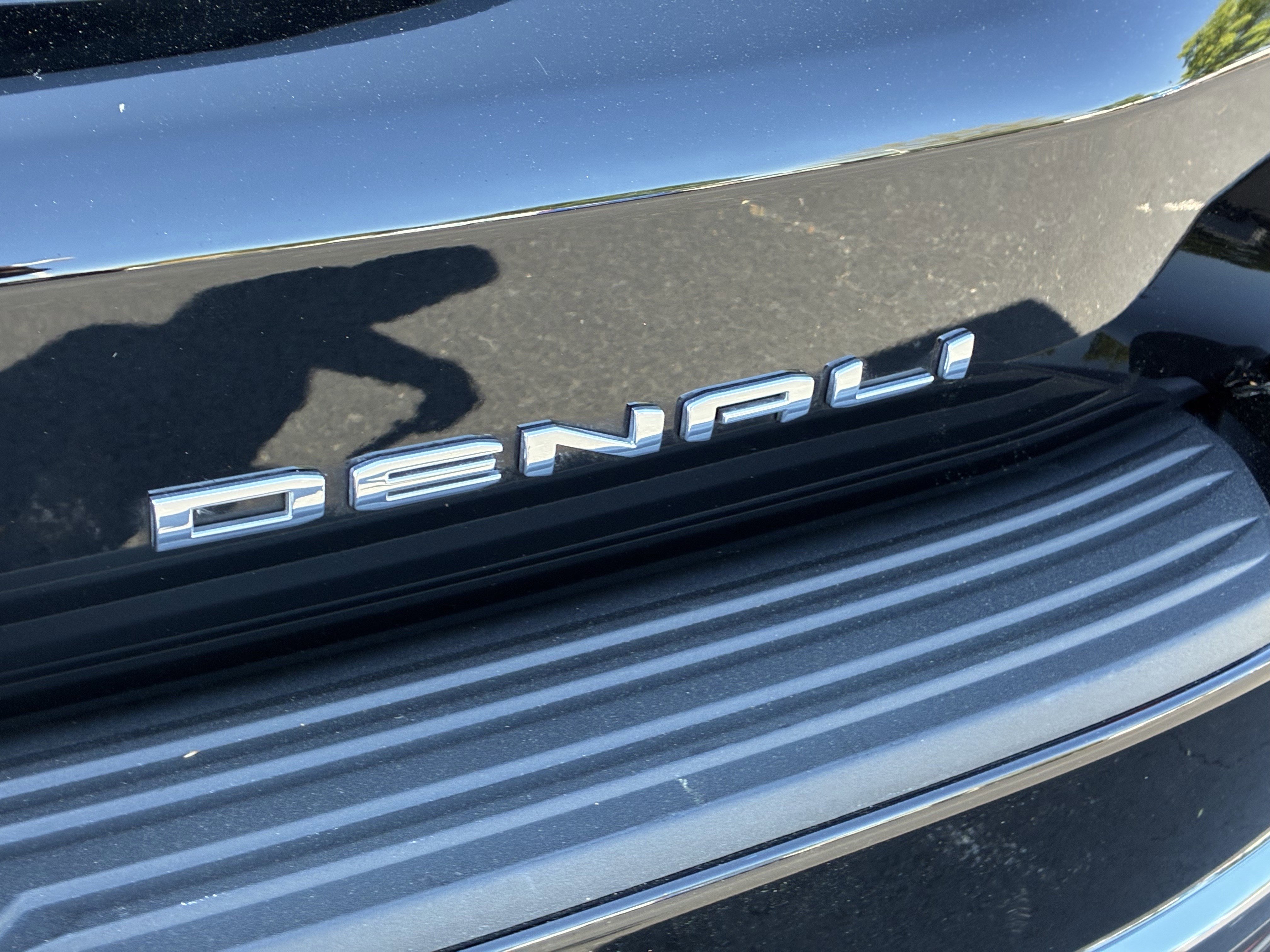 Used 2023 GMC Yukon XL Denali Ultimate image 12