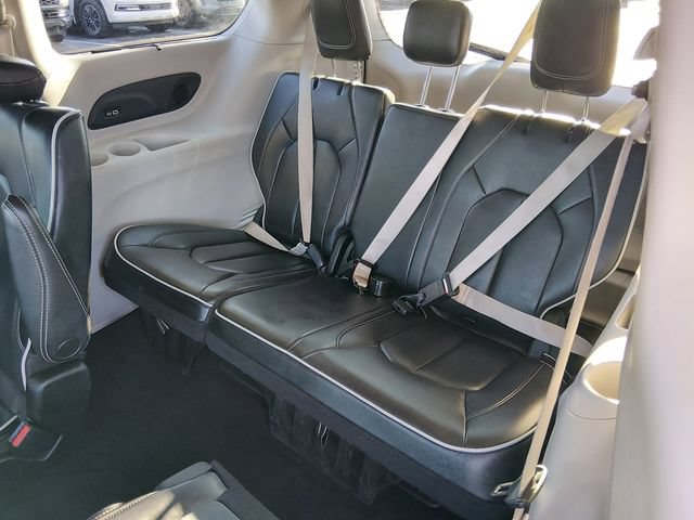 Used 2023 Chrysler Pacifica Limited FWD image 14