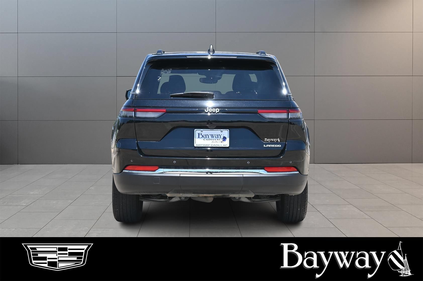Used 2024 Jeep Grand Cherokee Laredo X RWD image 7