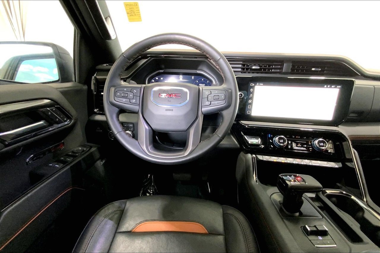 Used 2024 GMC Sierra 1500 AT4 w/ Technology Package AWD/4WD image 4