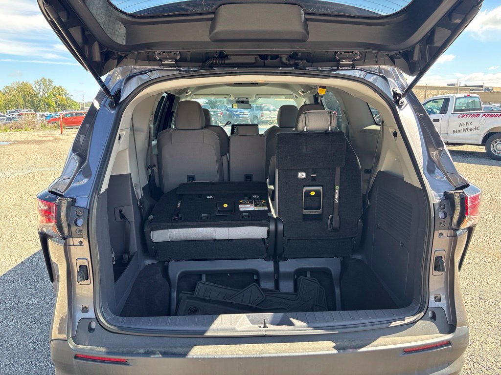 Used 2022 Toyota Sienna LE AWD/4WD image 7