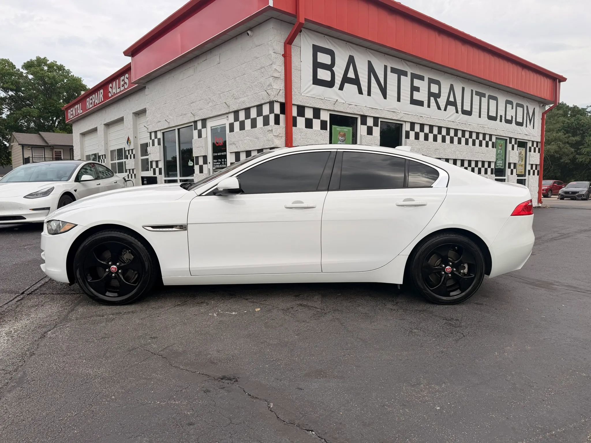Used 2017 Jaguar XE RWD image 2