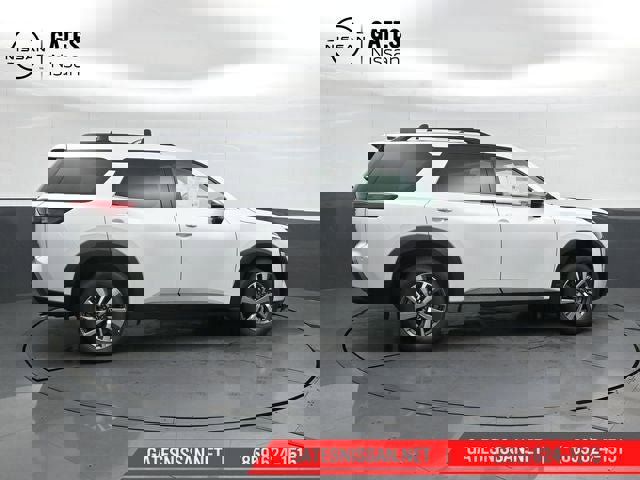 New 2026 Nissan Pathfinder SL image 3