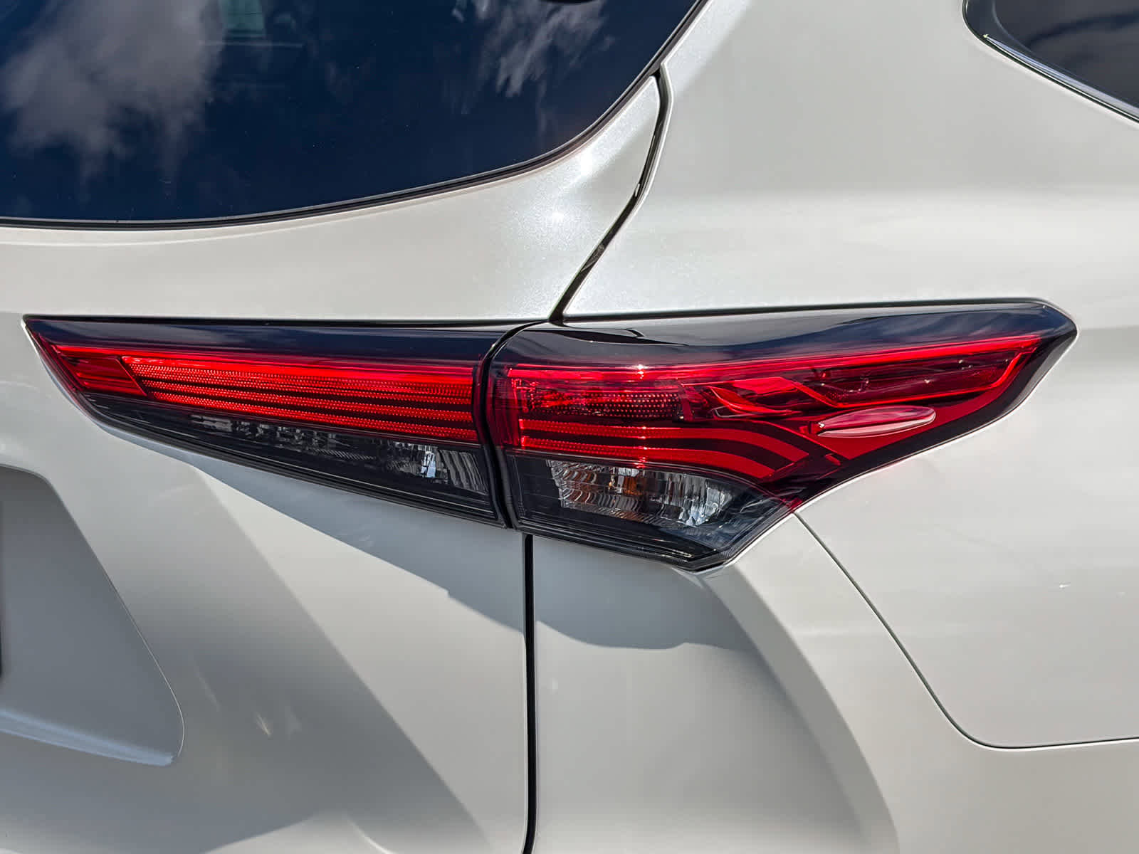 Used 2021 Toyota Highlander XLE FWD image 8