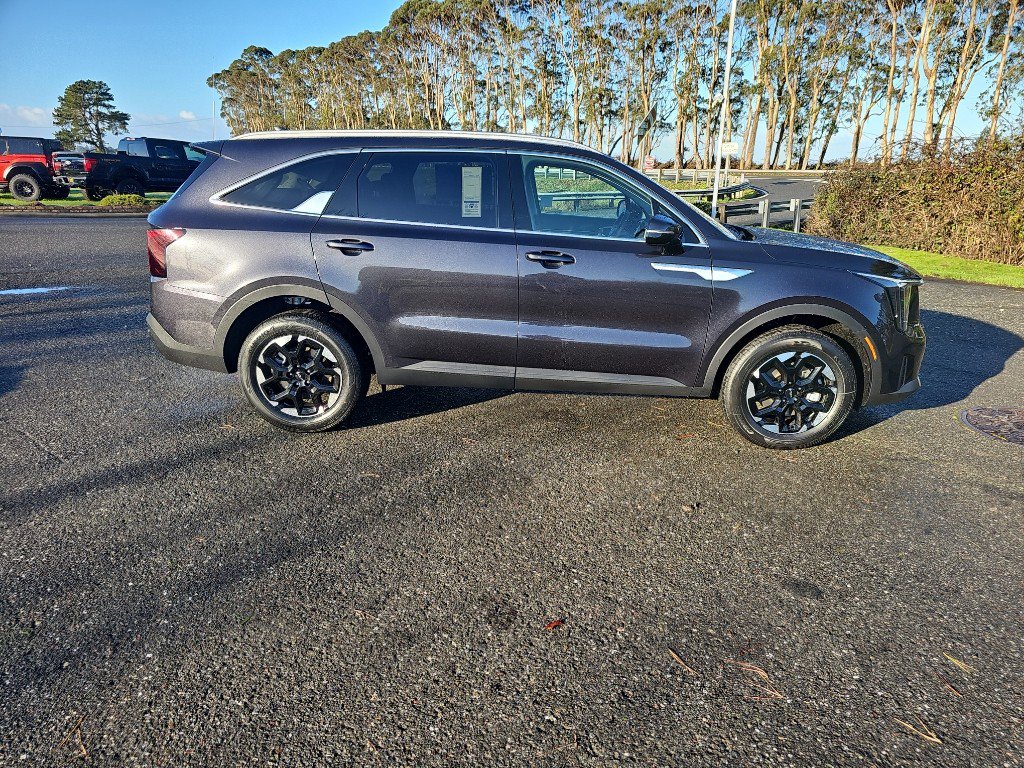 New 2026 Kia Sorento S image 2