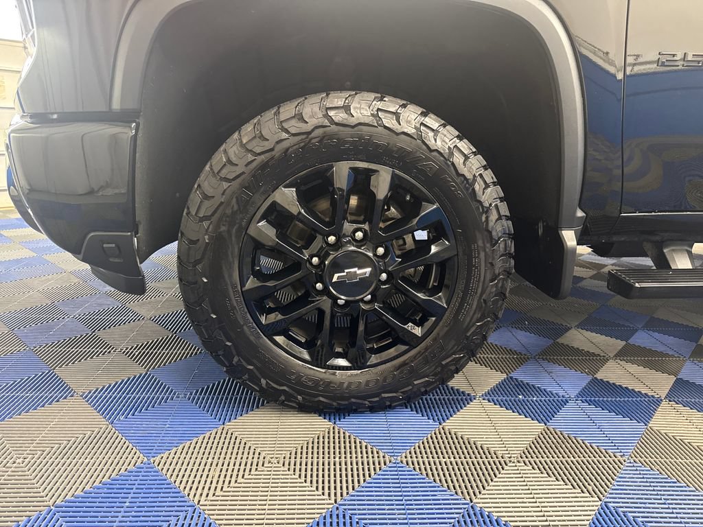 Used 2025 Chevrolet Silverado 2500 LT w/ Trail Boss Package AWD/4WD image 35