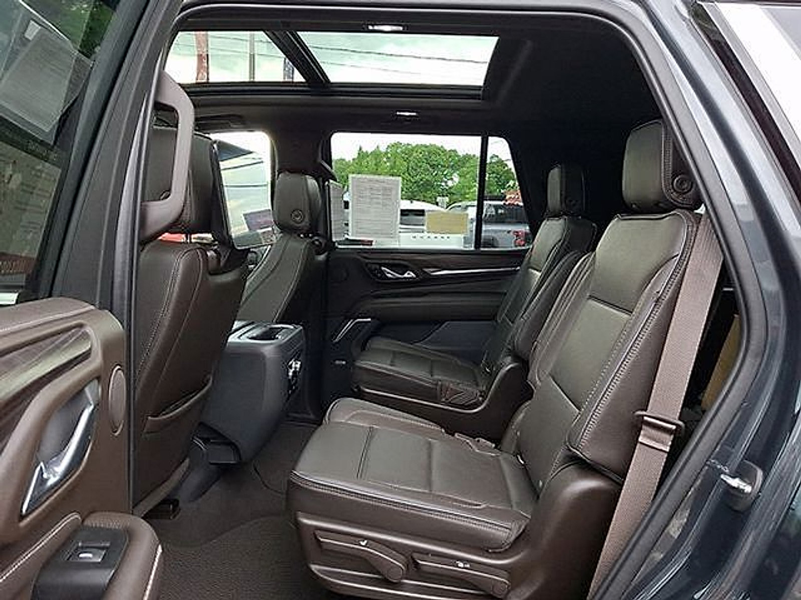 Used 2021 GMC Yukon Denali w/ Denali Ultimate Package AWD/4WD image 18