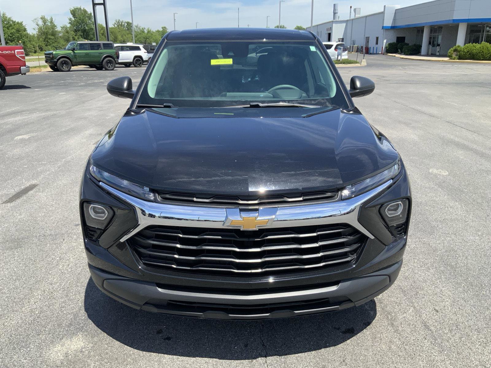 Used 2024 Chevrolet TrailBlazer LS w/ LS Convenience Package FWD image 3