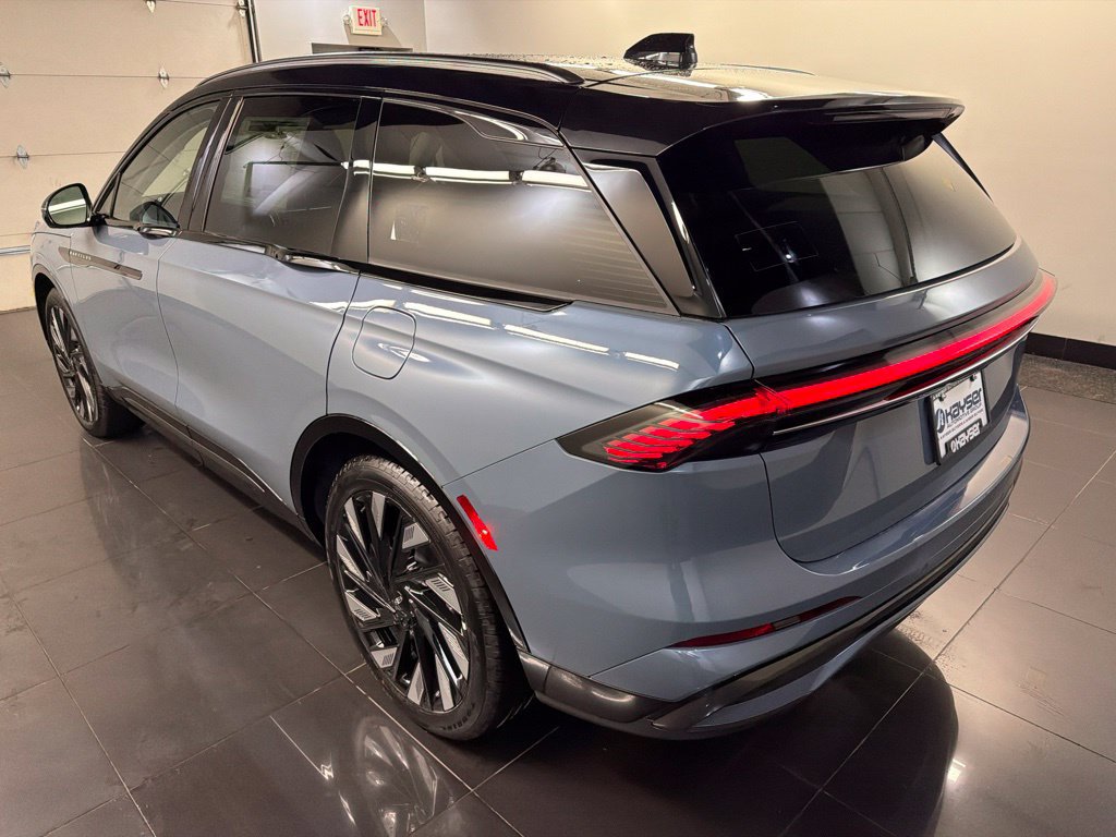 New 2026 Lincoln Nautilus Reserve w/ Jet Appearance Package AWD/4WD image 4