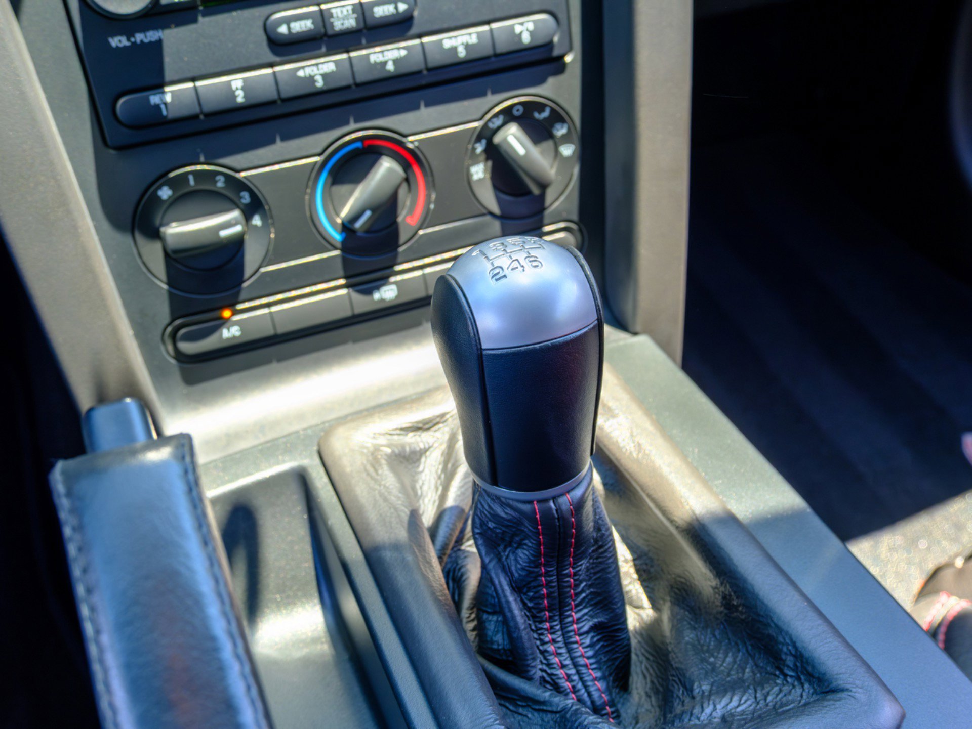 Used 2007 Ford Mustang Shelby GT500 RWD image 23